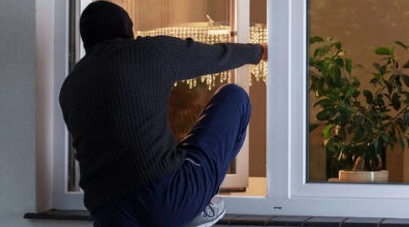 Διάρρηξη στο Παλαιό Φάληρο: Άρπαξαν 100.000 ευρώ - Ξήλωσαν μέχρι και τον απορροφητήρα